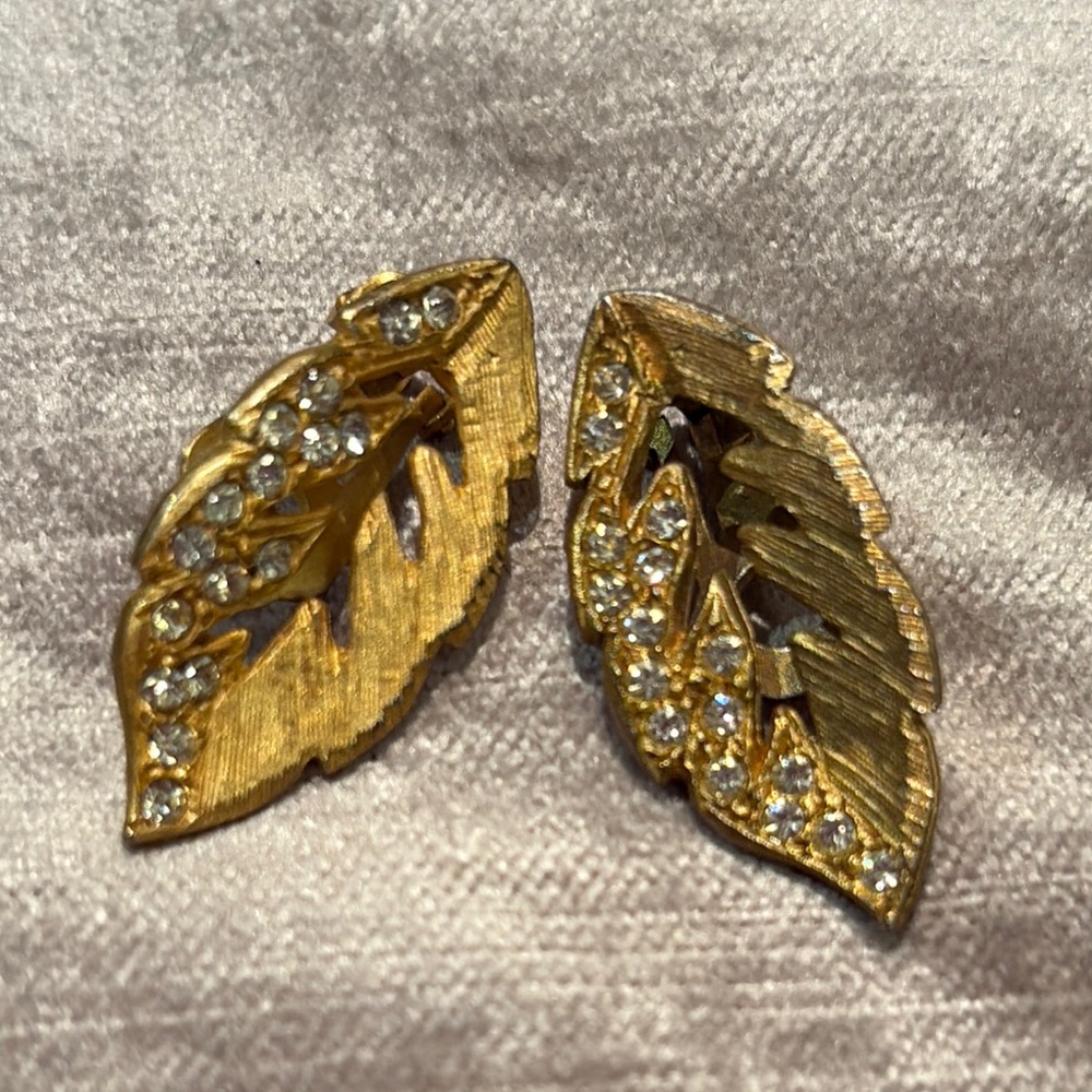 Gold Leaf Earrings Intricate Veining and Rhinestones Vintage 2000’s Clip Ons